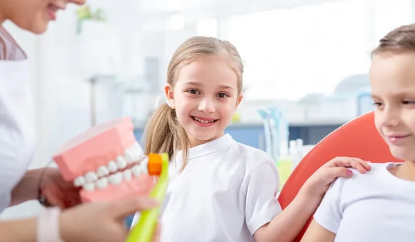 New York Dental School, Foster Care Agency Partner to Improve Kids' Oral Care